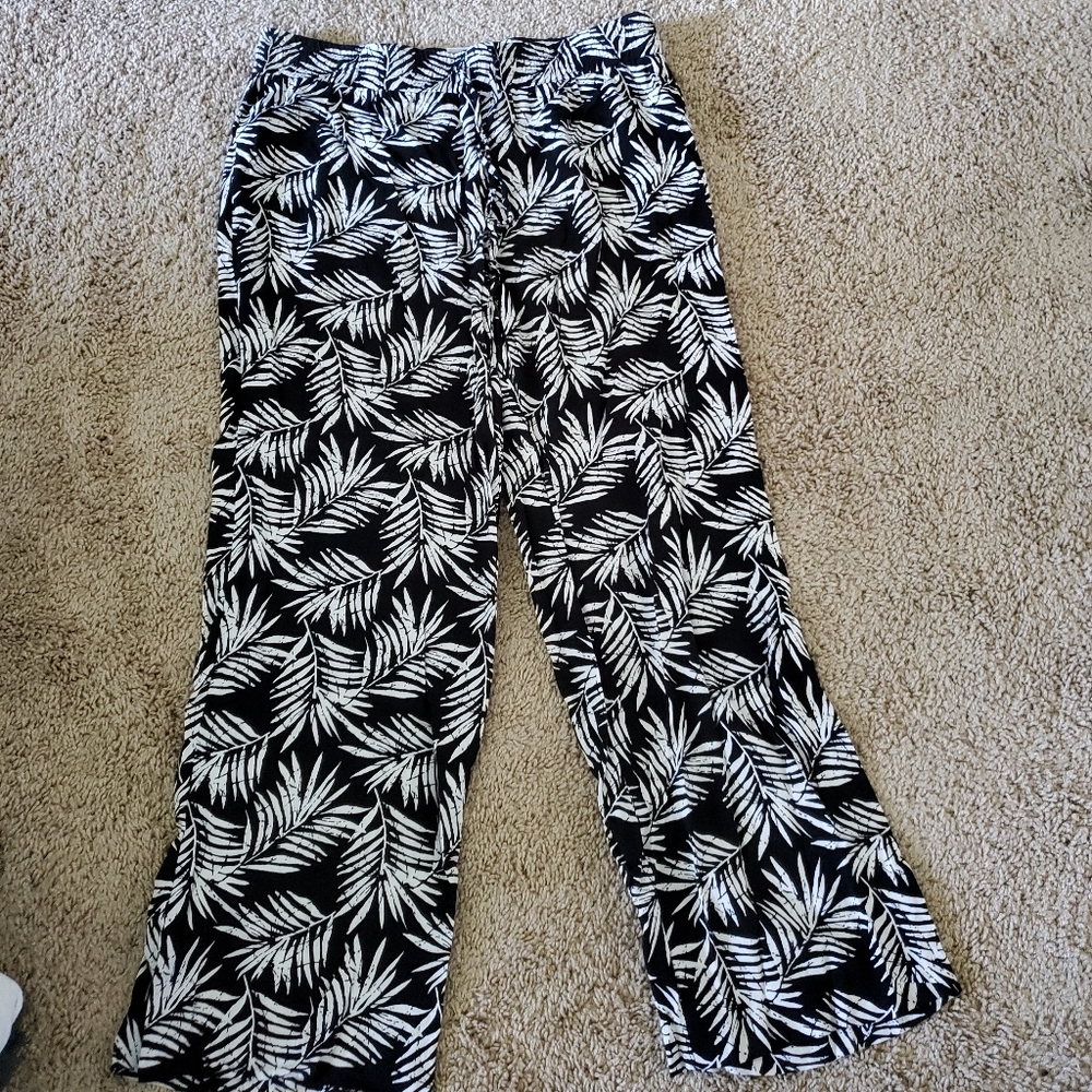 XL St Tropez Tropical B&W Pants